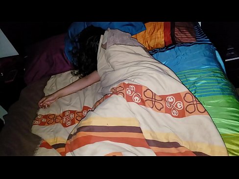 ❤️ Stepson berating sua jovem madrasta enquanto ela dorme. ❌ Porno em pt-br.8kpornvids.ru ❌❤